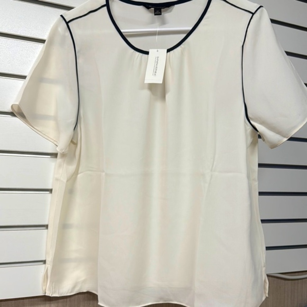 Women's NWT Banana Republic Cream Top with Black Trim size medium